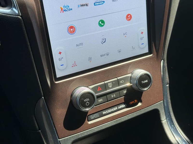 Ford Edge Vehicle Full-screen Gallery Image 19