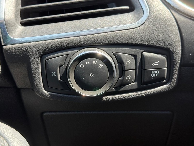 Ford Edge Vehicle Full-screen Gallery Image 21