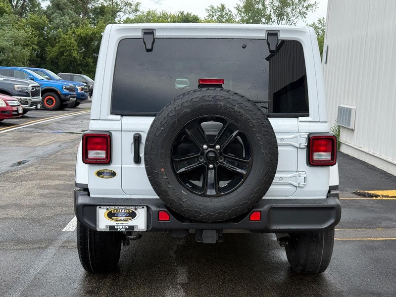 Jeep Wrangler Vehicle Full-screen Gallery Image 4