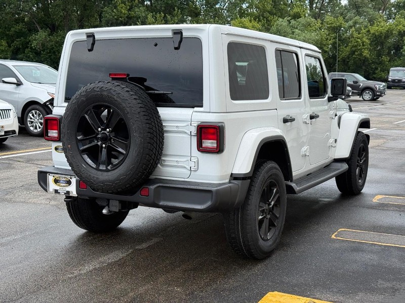 Jeep Wrangler Vehicle Full-screen Gallery Image 6