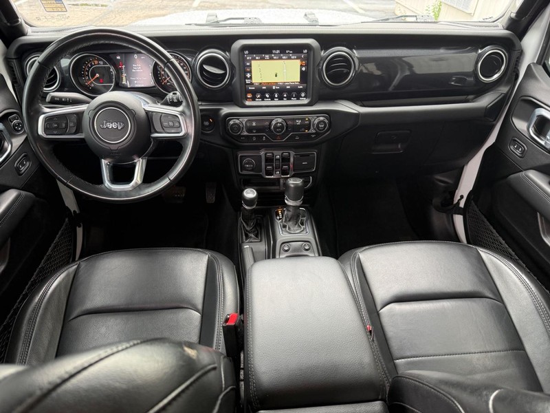 Jeep Wrangler Vehicle Full-screen Gallery Image 10
