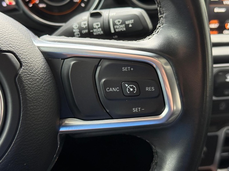 Jeep Wrangler Vehicle Full-screen Gallery Image 16