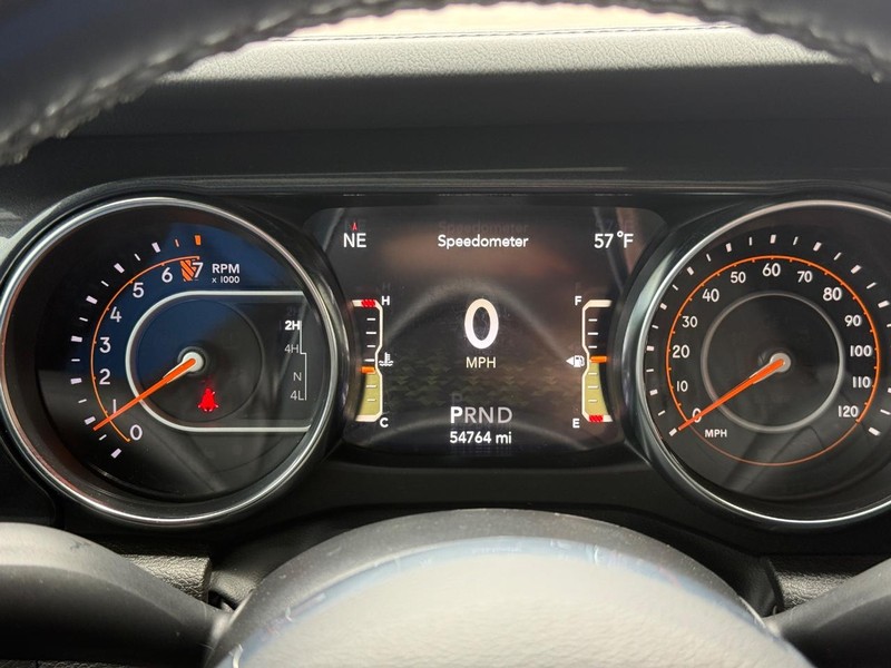 Jeep Wrangler Vehicle Full-screen Gallery Image 17