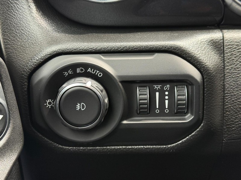 Jeep Wrangler Vehicle Full-screen Gallery Image 19