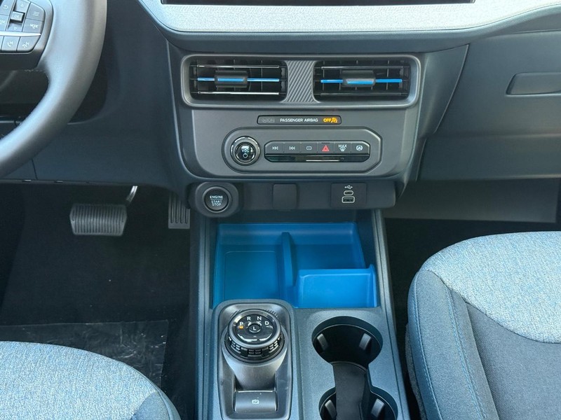 Ford Maverick Vehicle Full-screen Gallery Image 11