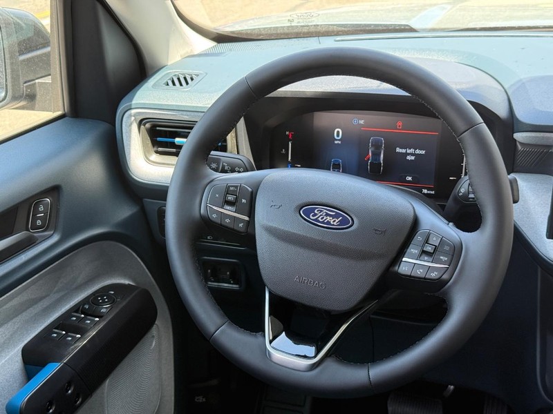 Ford Maverick Vehicle Full-screen Gallery Image 12