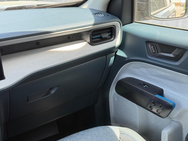 Ford Maverick Vehicle Full-screen Gallery Image 13