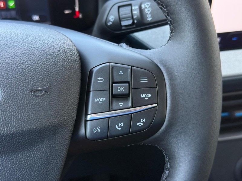 Ford Maverick Vehicle Full-screen Gallery Image 15