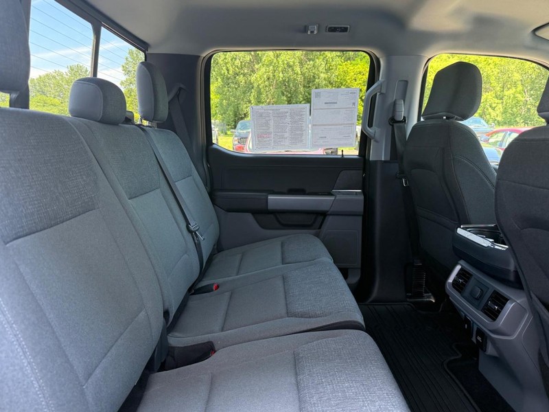Ford F-150 Vehicle Full-screen Gallery Image 9
