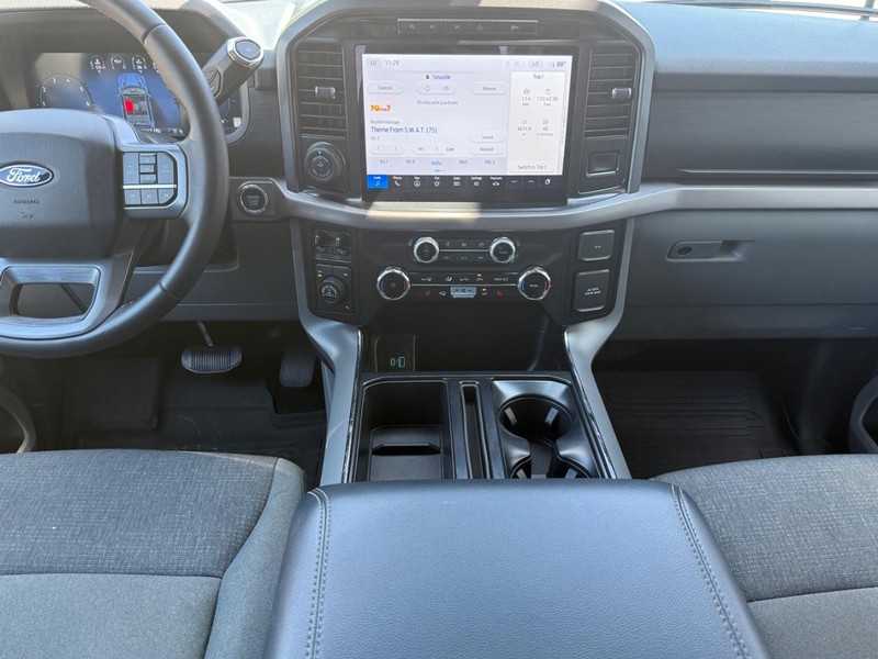 Ford F-150 Vehicle Full-screen Gallery Image 10