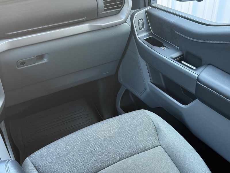 Ford F-150 Vehicle Full-screen Gallery Image 13