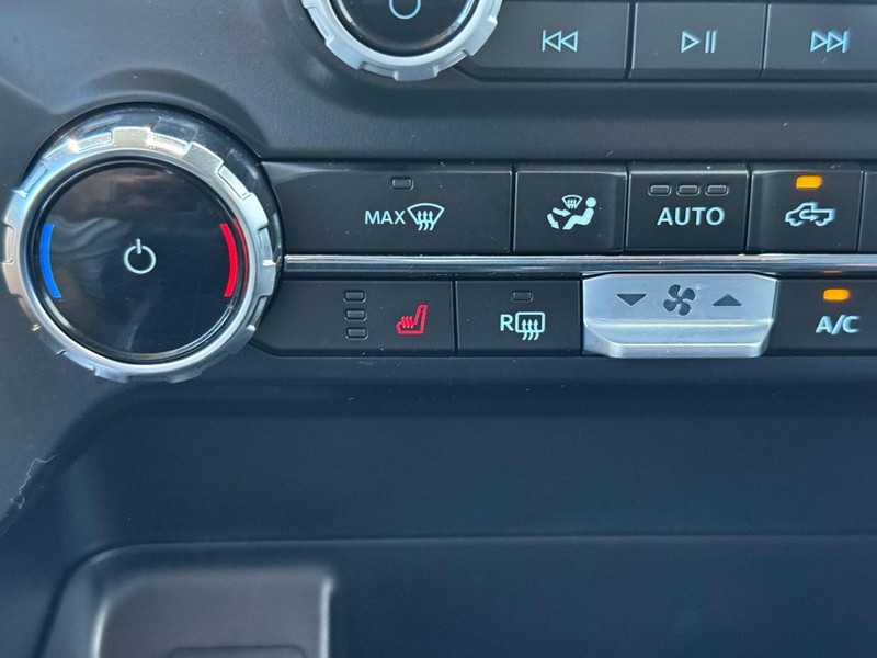 Ford F-150 Vehicle Full-screen Gallery Image 18