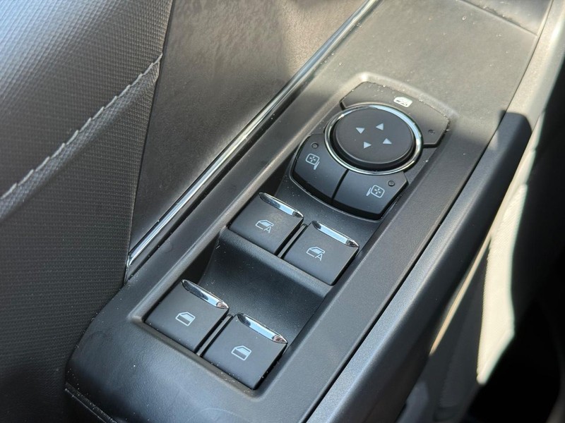 Ford F-150 Vehicle Full-screen Gallery Image 19