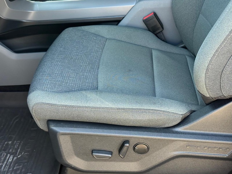 Ford F-150 Vehicle Full-screen Gallery Image 20
