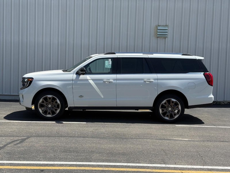 Ford Expedition Max Vehicle Full-screen Gallery Image 2