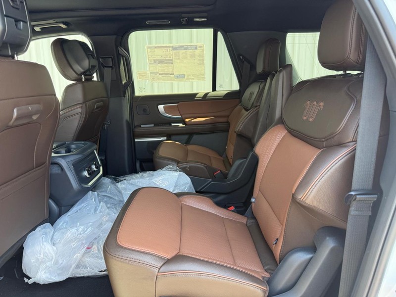 Ford Expedition Max Vehicle Full-screen Gallery Image 11