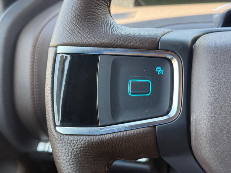 Ford Expedition Max Vehicle Full-screen Gallery Image 15
