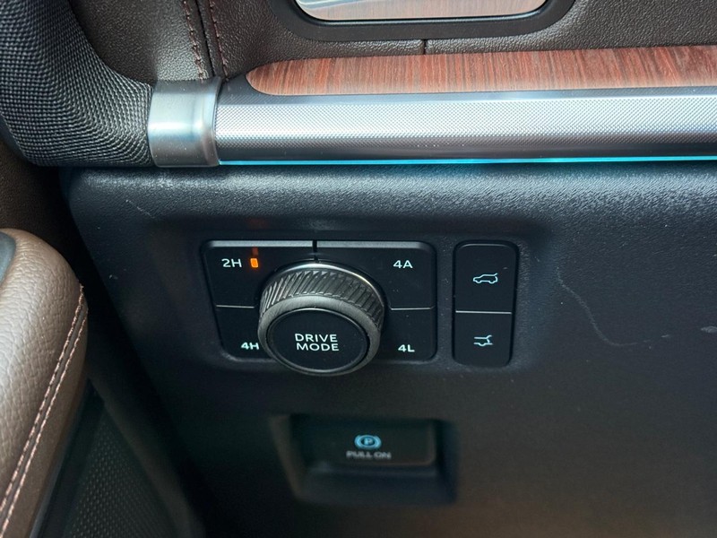 Ford Expedition Max Vehicle Full-screen Gallery Image 20
