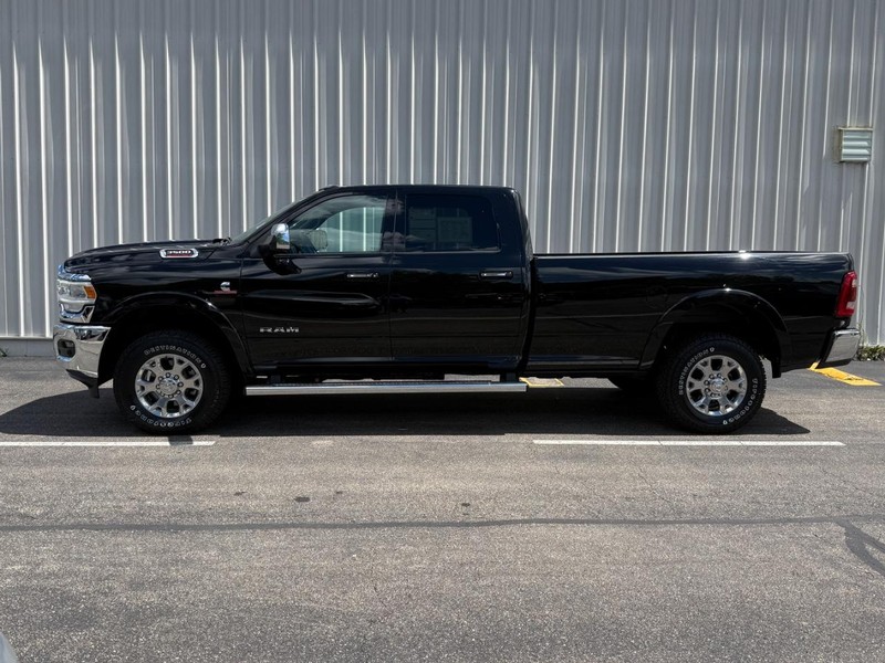 Ram 3500 Vehicle Full-screen Gallery Image 2