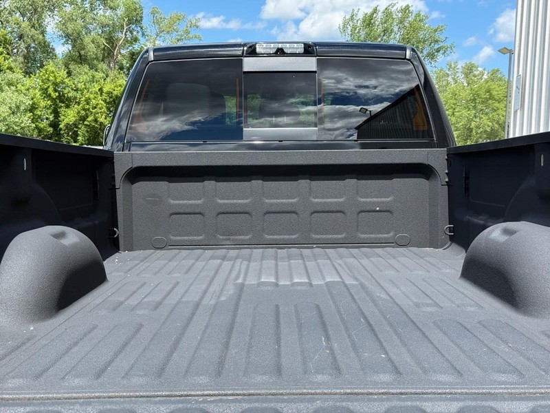 Ram 3500 Vehicle Full-screen Gallery Image 3
