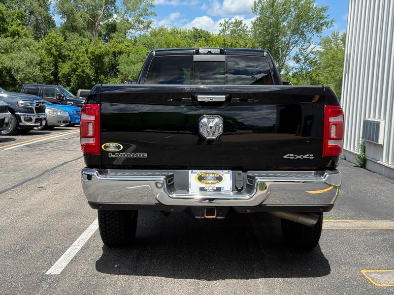 Ram 3500 Vehicle Full-screen Gallery Image 4