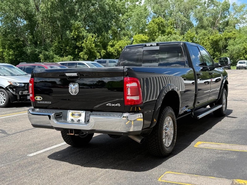 Ram 3500 Vehicle Full-screen Gallery Image 6