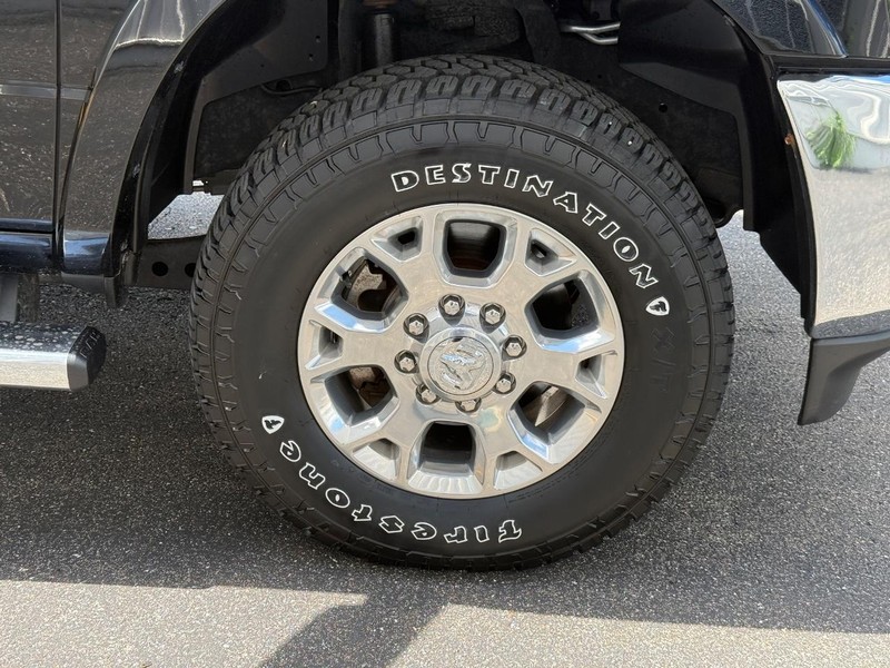 Ram 3500 Vehicle Full-screen Gallery Image 9