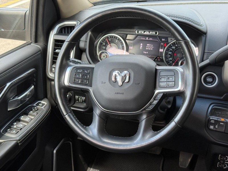 Ram 3500 Vehicle Full-screen Gallery Image 10