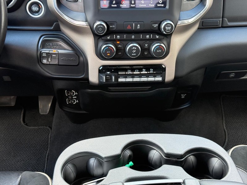 Ram 3500 Vehicle Full-screen Gallery Image 11