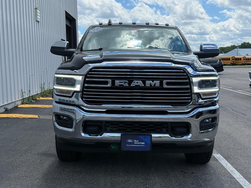 Ram 3500 Vehicle Full-screen Gallery Image 13
