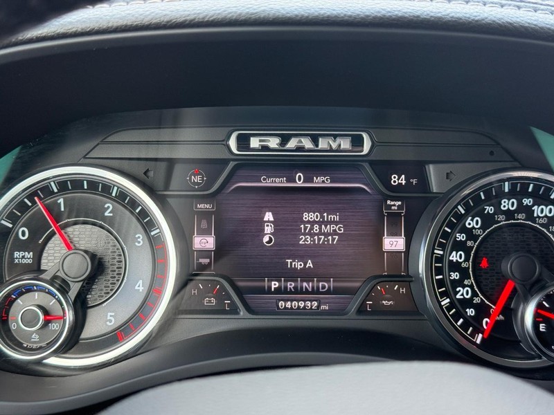 Ram 3500 Vehicle Full-screen Gallery Image 17