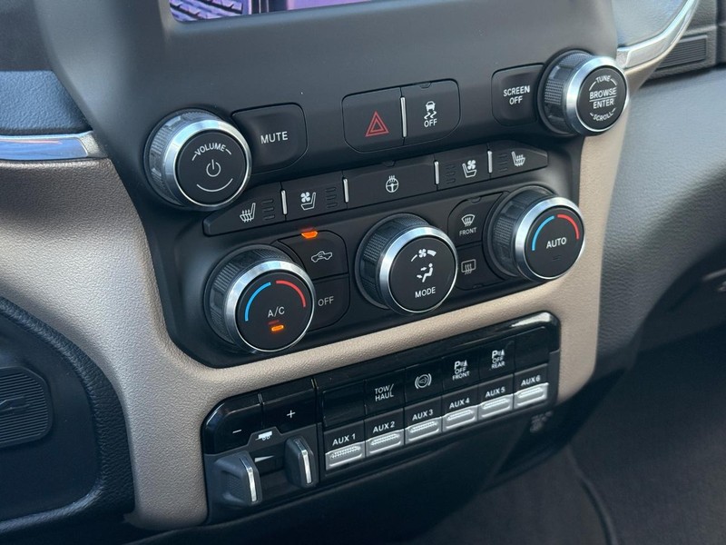 Ram 3500 Vehicle Full-screen Gallery Image 19