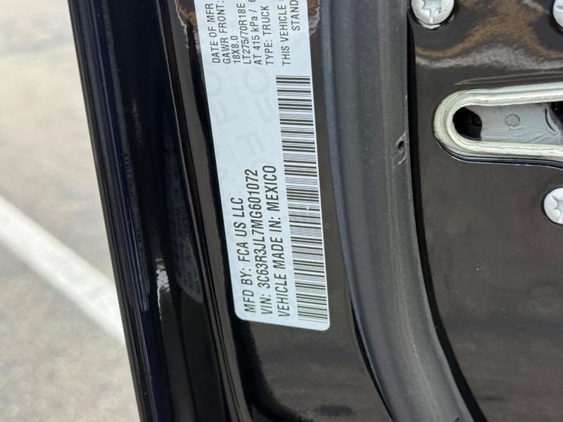 Ram 3500 Vehicle Full-screen Gallery Image 22