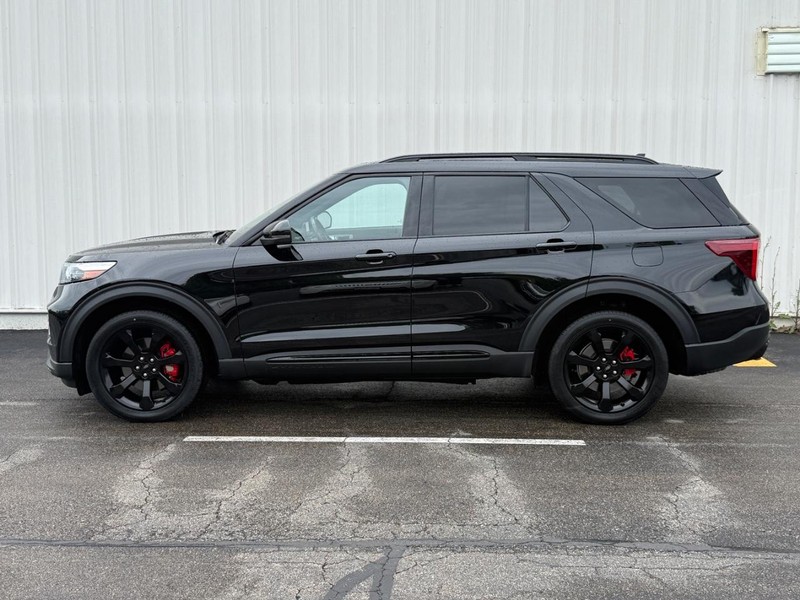 Ford Explorer Vehicle Full-screen Gallery Image 2