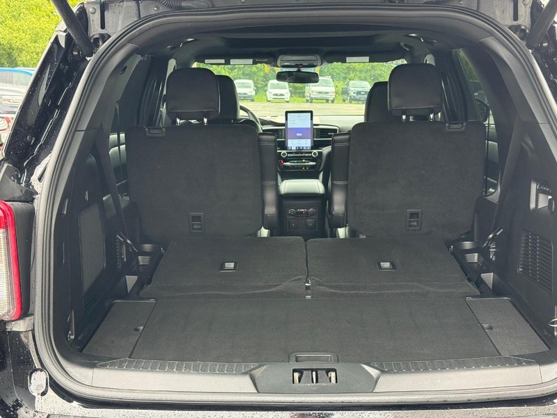 Ford Explorer Vehicle Full-screen Gallery Image 5