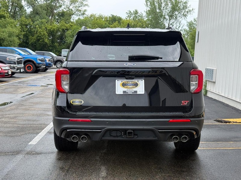 Ford Explorer Vehicle Full-screen Gallery Image 6