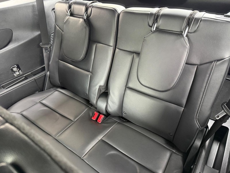 Ford Explorer Vehicle Full-screen Gallery Image 10