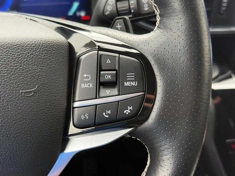 Ford Explorer Vehicle Full-screen Gallery Image 17