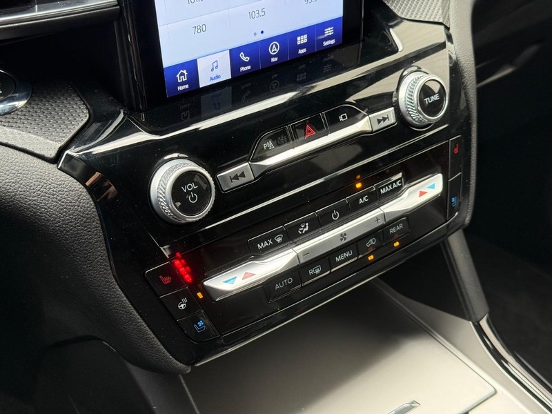 Ford Explorer Vehicle Full-screen Gallery Image 20