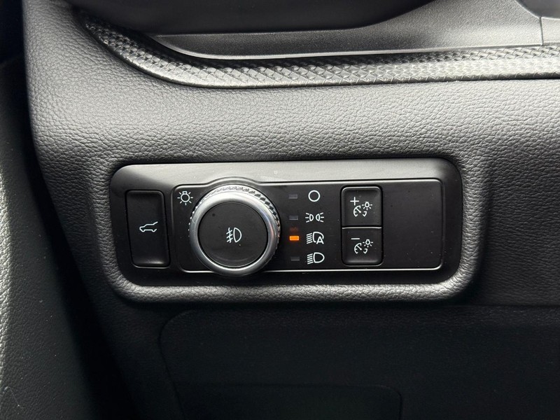 Ford Explorer Vehicle Full-screen Gallery Image 22