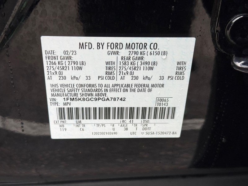 Ford Explorer Vehicle Full-screen Gallery Image 23