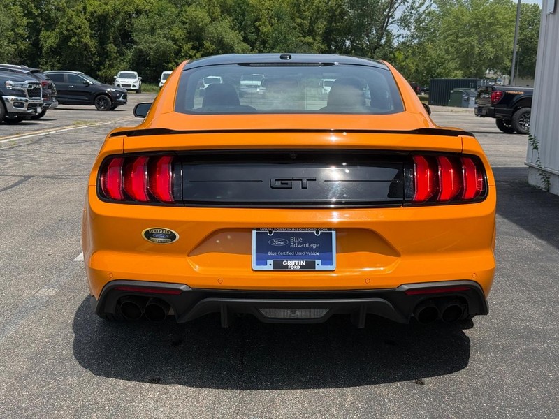 Ford Mustang Vehicle Full-screen Gallery Image 4