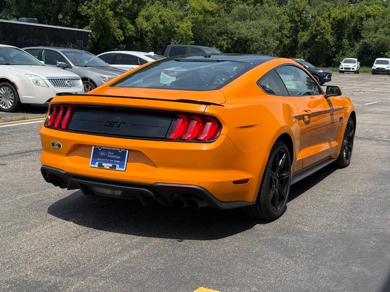 Ford Mustang Vehicle Full-screen Gallery Image 5