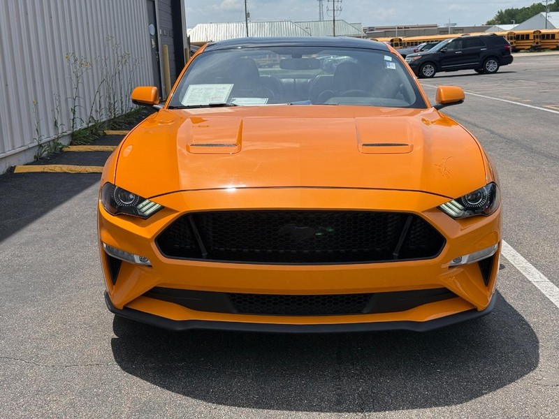 Ford Mustang Vehicle Full-screen Gallery Image 7