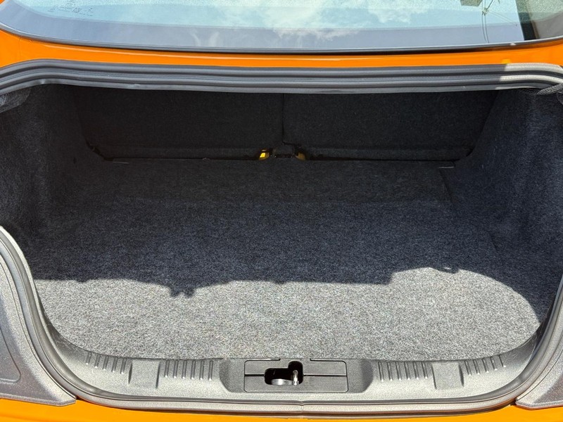 Ford Mustang Vehicle Full-screen Gallery Image 8