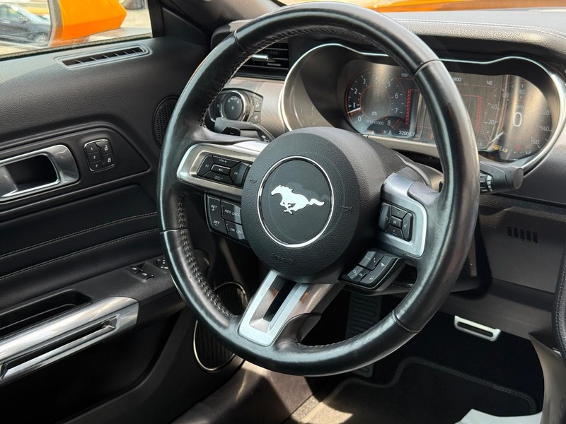 Ford Mustang Vehicle Full-screen Gallery Image 13
