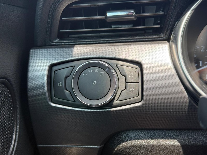 Ford Mustang Vehicle Full-screen Gallery Image 21