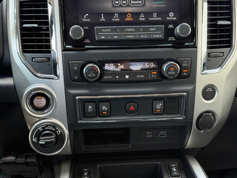 Nissan Titan Vehicle Full-screen Gallery Image 12