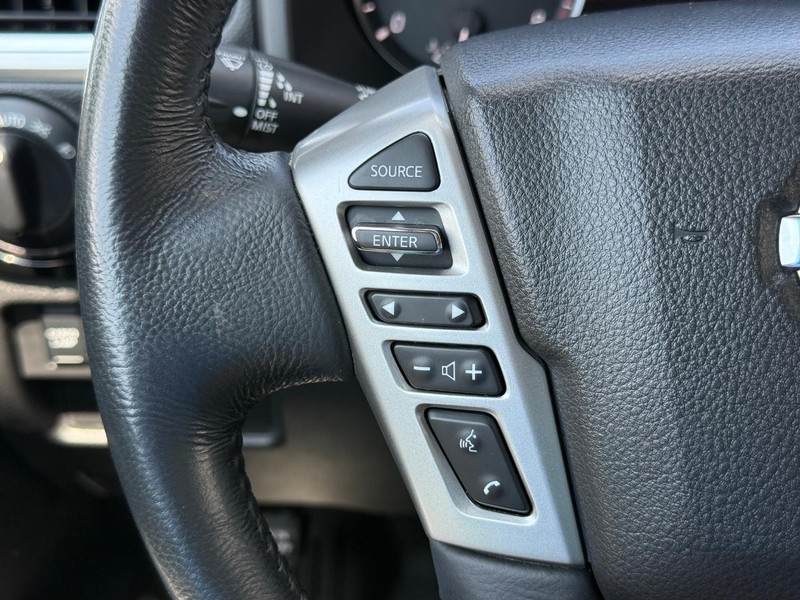 Nissan Titan Vehicle Full-screen Gallery Image 15