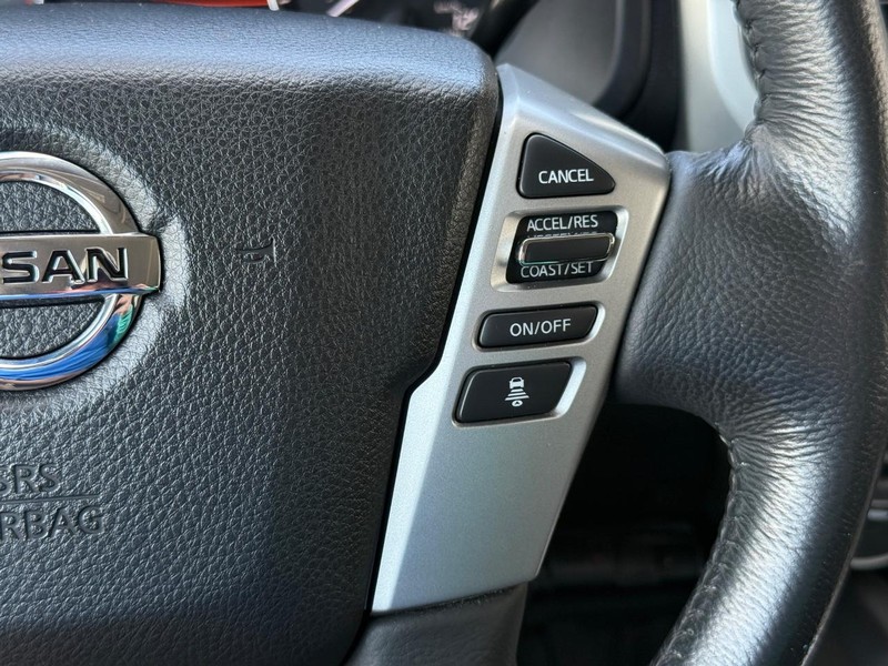 Nissan Titan Vehicle Full-screen Gallery Image 16